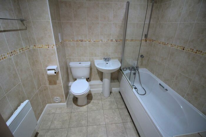 2 Bedroom Flat For Sale In Clough Gardens, Haslingden, BB4