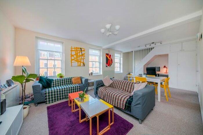 3 Bedroom Flat To Rent In Vicarage Crescent, London, SW11