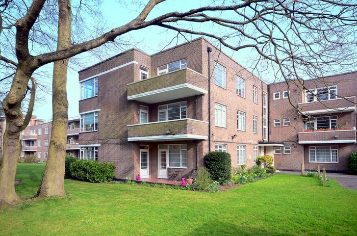 3 Bedroom Flat To Rent In Wimbledon Park Side, Wimbledon, London, SW19