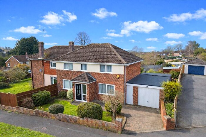 4 Bedroom Semi Detached House For Sale In Swinbrook Close, Tilehurst, Reading, Berkshire, RG31