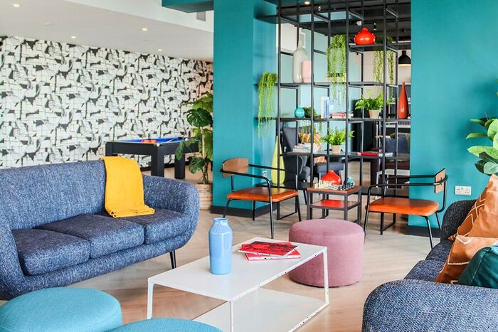 2 Bedroom Apartment To Rent In Holdenhurst Road, Bournemouth, Dorset, BH8