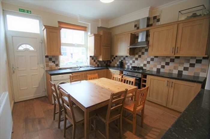 4 Bedroom Terraced House To Rent In Welton Mount, Hyde Park, Leeds, LS6