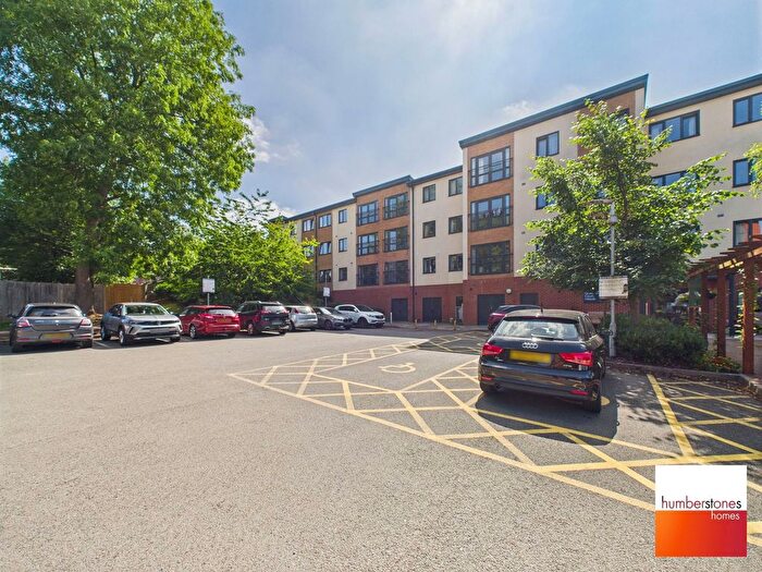 2 Bedroom Flat For Sale In Queensridge Court, Queensway, B68