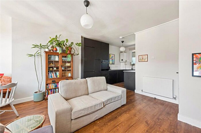 2 Bedroom Apartment For Sale In Stoke Newington Church Street, London, N16