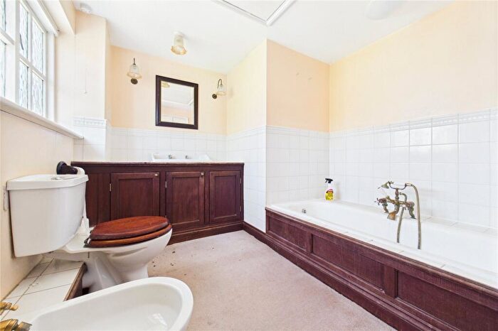 3 Bedroom Semi-Detached House For Sale In Palmers Lane, Burghfield Common, Reading, RG7