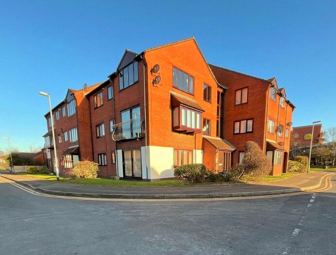 2 Bedroom Flat To Rent In Saxon Mill Lane, Tamworth, Staffordshire, B79