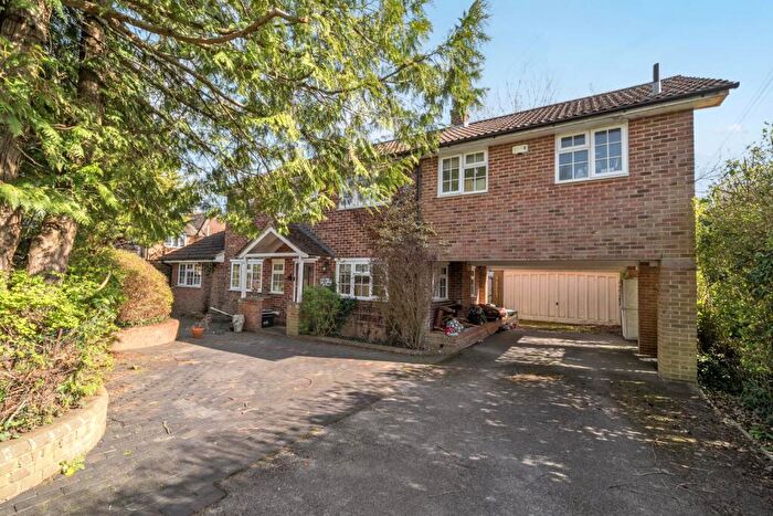 4 Bedroom Detached House For Sale In Weydon Lane, Farnham, Surrey, GU9