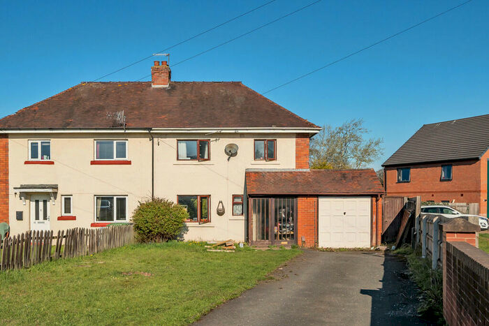 3 Bedroom Semi-Detached House For Sale In Upton Road, Kidderminster, DY10