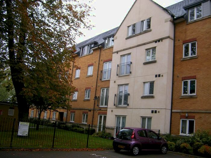 1 Bedroom Flat To Rent In Wood Lane, Isleworth, TW7