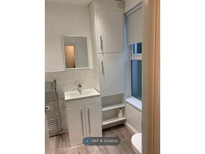 1 Bedroom Flat To Rent In Lower Broughton Road, Manchester, M7