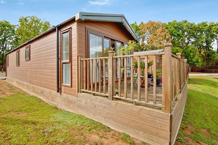 2 Bedroom Mobile/park Home For Sale In Cymbeline Way, Colchester, CO3