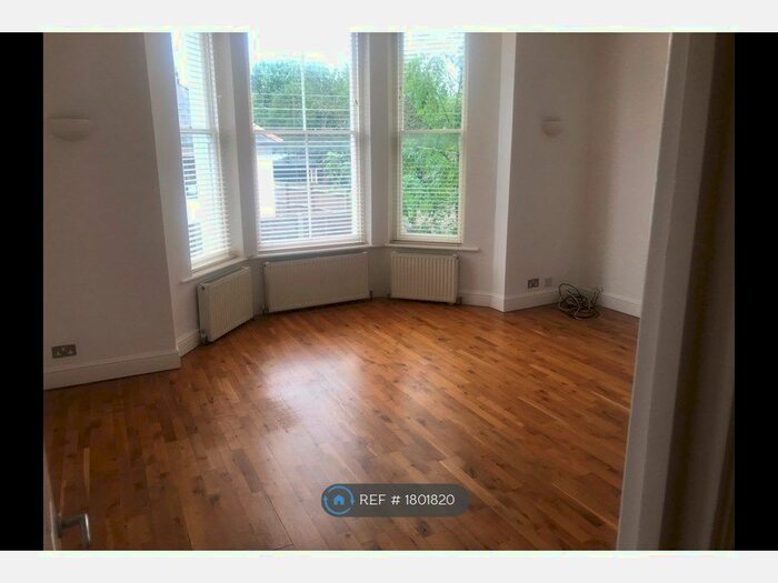 2 Bedroom Flat To Rent In Bedford Hill, London, SW12
