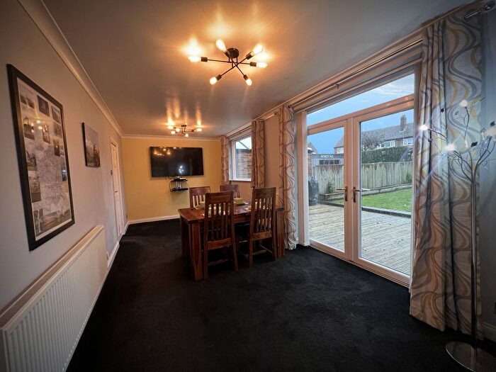 3 Bedroom Semi-detached House For Sale In Barlings Avenue, Scunthorpe, DN16