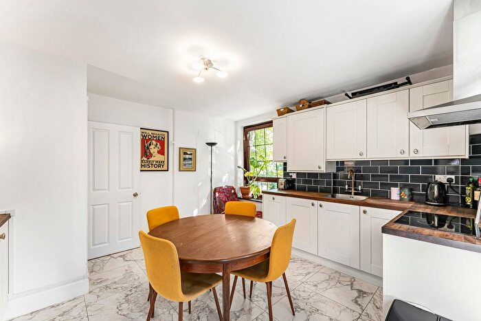 2 Bedroom Flat For Sale In Barlow House, Provost Estate, London, N1