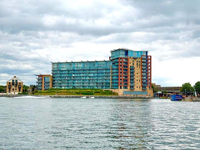 2 Bedroom Flat For Sale In Western Beach Apartments, Royal Docks, London, E16