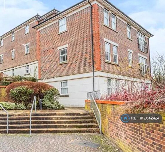 2 Bedroom Flat To Rent In Brooklands, Haywards Heath, RH16