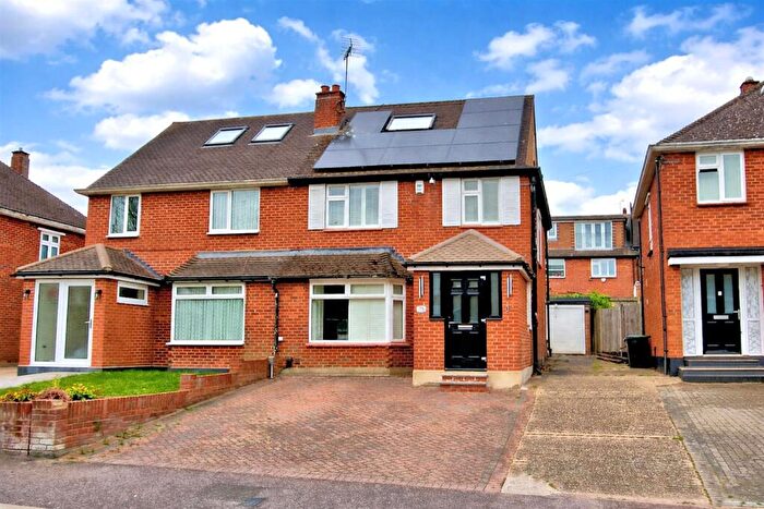 4 Bedroom Semi-Detached House For Sale In Crows Road, Epping, CM16