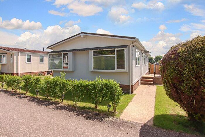 2 Bedroom Park Home For Sale In Coppice Farm Park, Tring, HP23