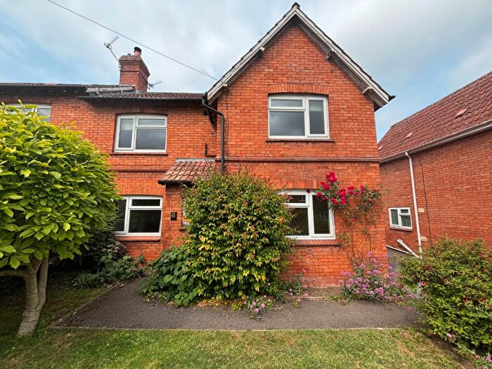 3 Bedroom Semi-Detached House To Rent In Ivythorn Road, Street, BA16