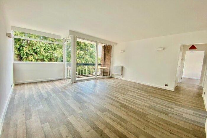 2 Bedroom Flat To Rent In River Close, London, E11