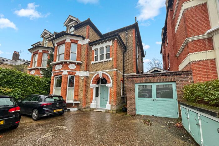 2 Bedroom Flat For Sale In Earlsfield Road, London, SW18