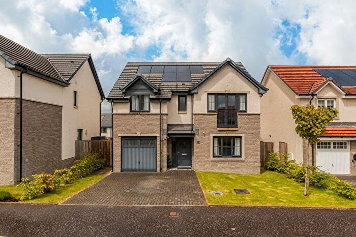 4 Bedroom Detached Villa For Sale In Threipmuir Walk, Livingston, EH54