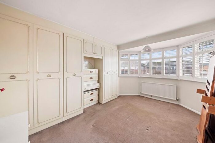 5 Bedroom Semi-Detached House For Sale In Nutfield Gardens, Northolt, UB5