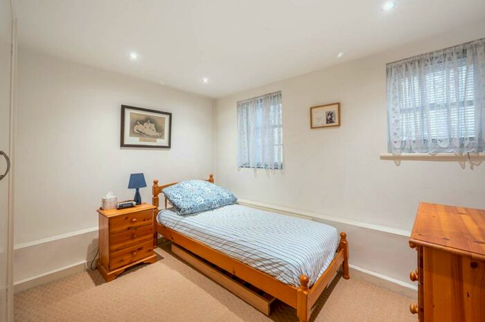 3 Bedroom Cottage To Rent In Hampstead Grove, Hampstead, London, NW3