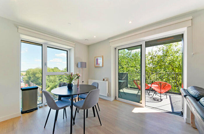 2 Bedroom Cottage To Rent In Ferry Lane, Tottenham Hale, London, N17