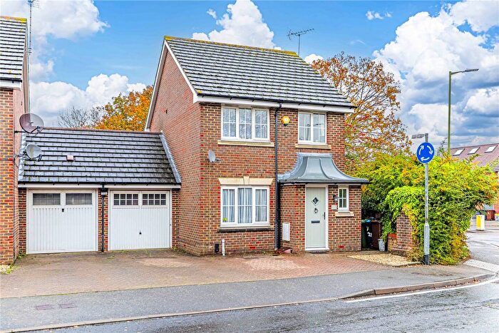3 Bedroom Link Detached House For Sale In Kensington Way, Borehamwood, Hertfordshire, WD6