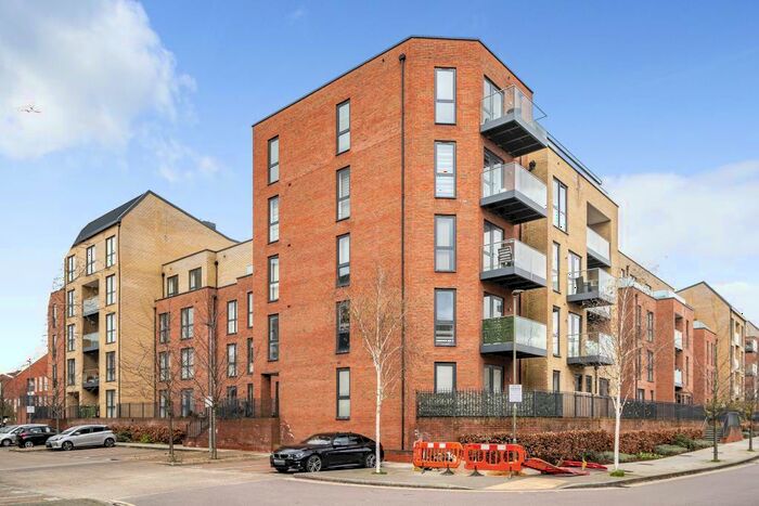 3 Bedroom Apartment To Rent In Edgware, Harrow, HA8