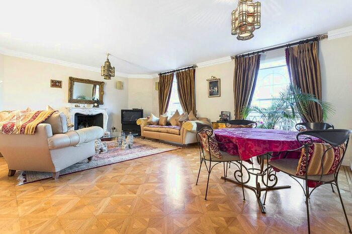4 Bedroom Flat To Rent In North End House, Fitzjames Avenue, London, W14