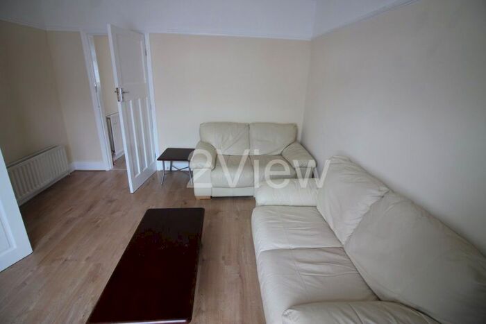 2 Bedroom Property To Rent In Park View Avenue, Leeds, West Yorkshire, LS4