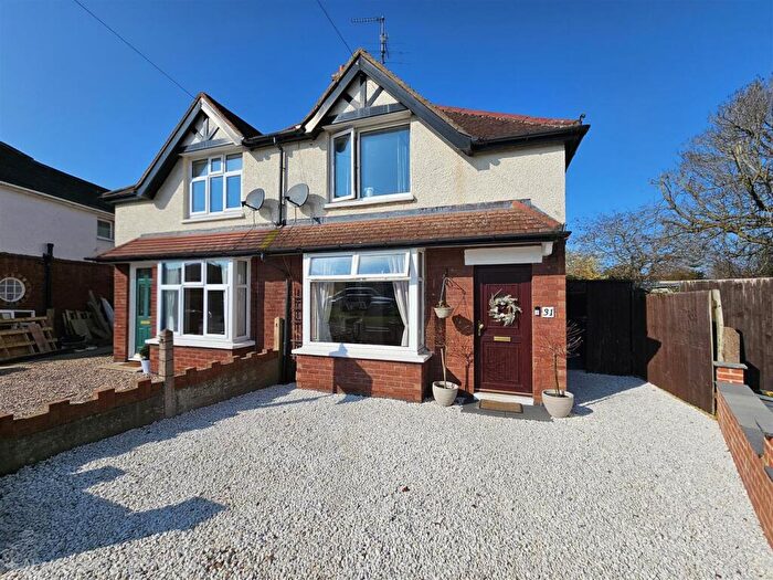 3 Bedroom Semi Detached House For Sale In Coniston Road, Gloucester, GL2