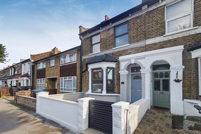 4 Bedroom House To Rent In Oakley Road, South Norwood, SE25