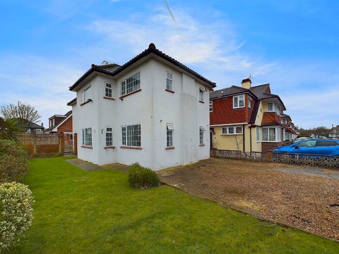 5 Bedroom Detached House To Rent In Sidewood Road, London, Greater London, SE9