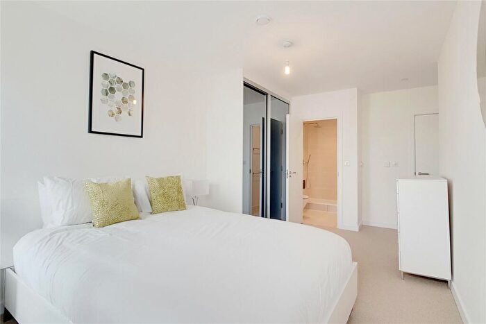 2 Bedroom Apartment To Rent In Great Eastern Road London, E15