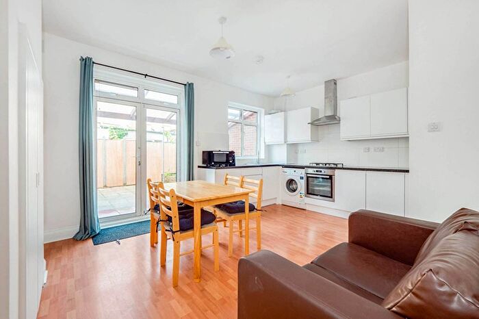 4 Bedroom Property To Rent In Ashvale Road, Tooting, London, SW17