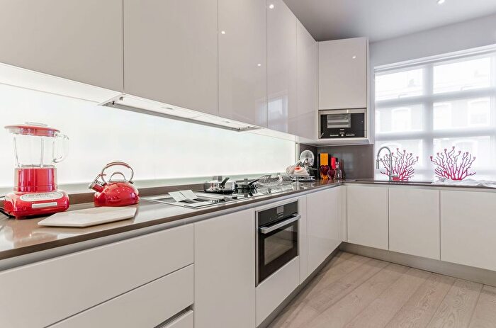 2 Bedroom Semi-Detached House To Rent In St Paul Street, Islington, London, N1