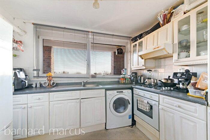 1 Bedroom Flat For Sale In Bell Drive, London, SW18