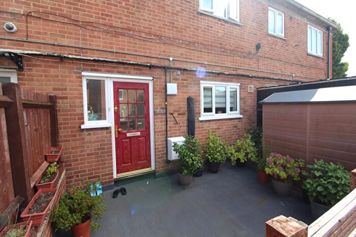 2 Bedroom Maisonette To Rent In High Street, Enfield, EN3