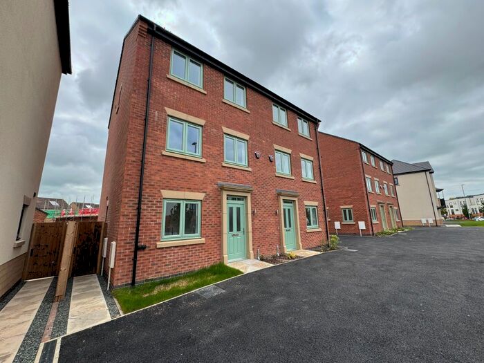 3 Bedroom Semi-Detached House To Rent In The Avenue, Corby, NN17