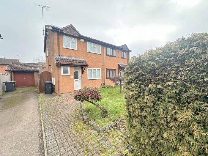 3 Bedroom Semi-Detached House To Rent In Mees Close, Luton, LU3