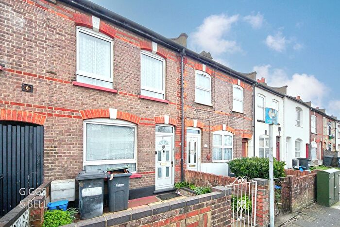 3 Bedroom Terraced House For Sale In Bury Park Road, Luton, Bedfordshire, LU1