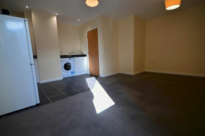Studio To Rent In Burleys Way, Leicester, LE1