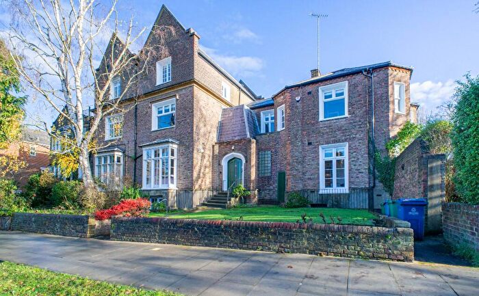 3 Bedroom Flat For Sale In London Road, Harrow, Middlesex, HA1