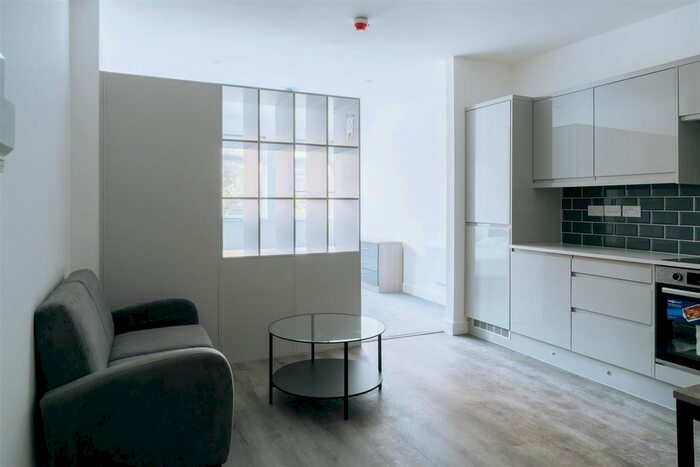 Studio To Rent In Regal House, George Street HU1