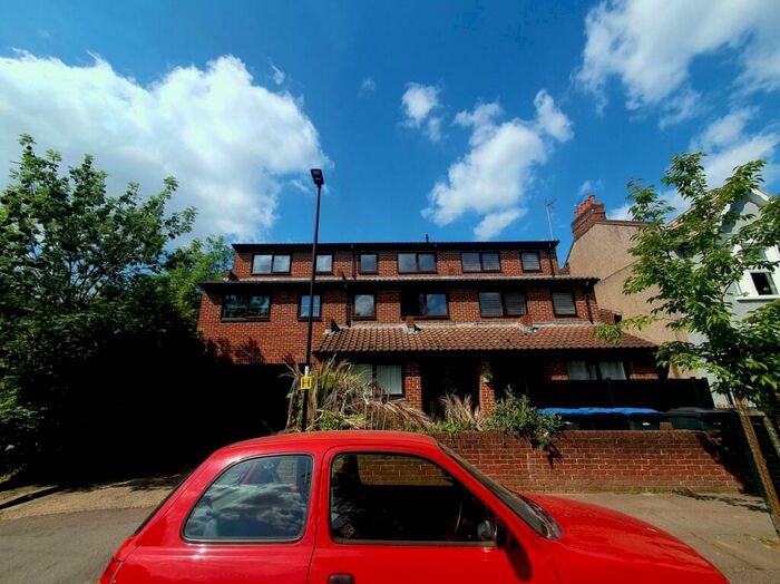 1 Bedroom Flat To Rent In James Croft, Enfield, EN1