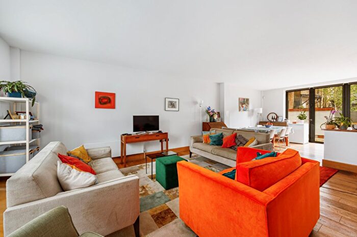 4 Bedroom Semi-Detached House To Rent In Upham Park Road, Bedford Park, W4