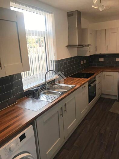 3 Bedroom Semi-Detached House To Rent In Harlaxton Road, Grantham, Lincolnshire., NG31